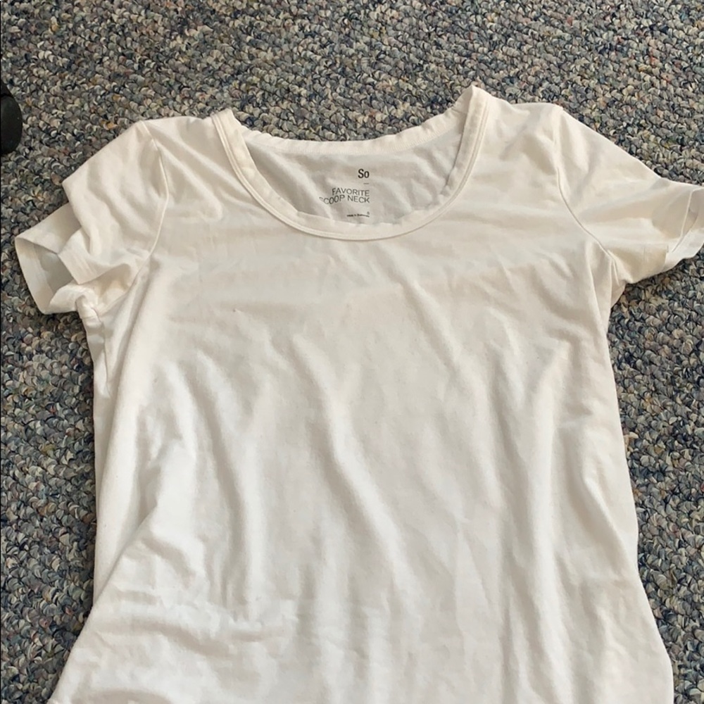 White tee